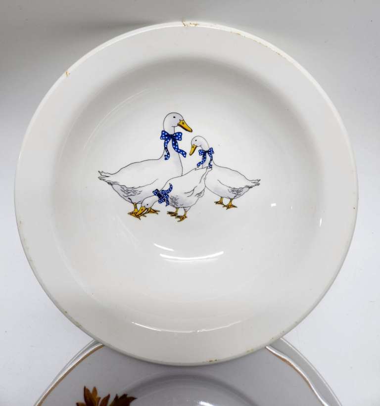 Тарелки суповые и десертные 13 штук разные