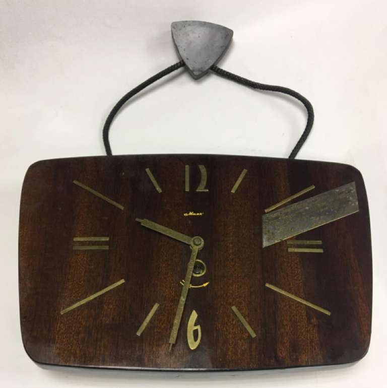 Часы настенные Маяк с гравировкой, СССР, без ключа (сост. на фото)