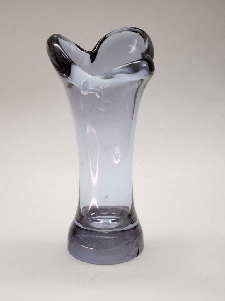 Ваза голубая цветное стекло гутная техника СССР