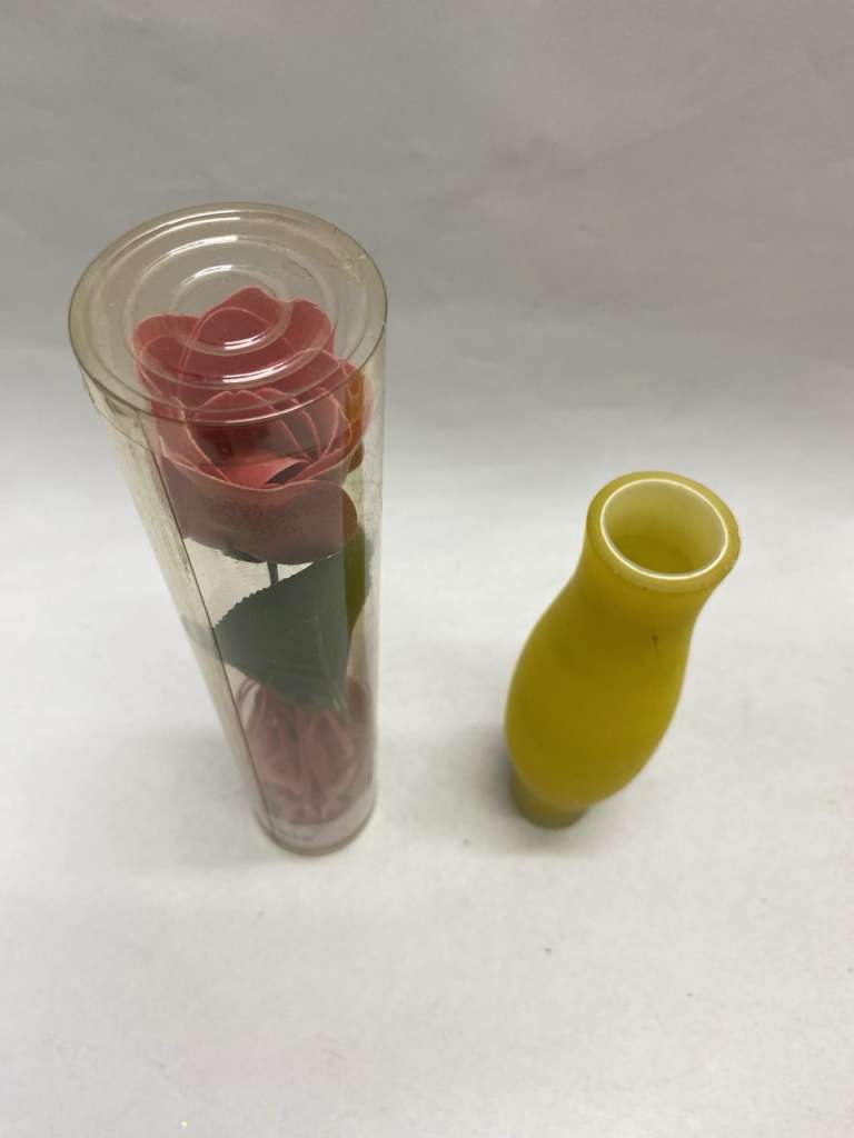 Ваза цветное стекло и роза мыло