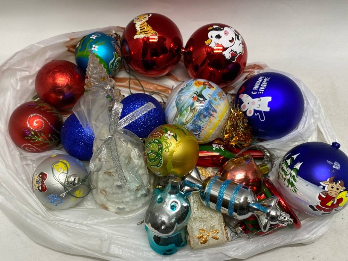 Елочные украшения игрушки и свечи