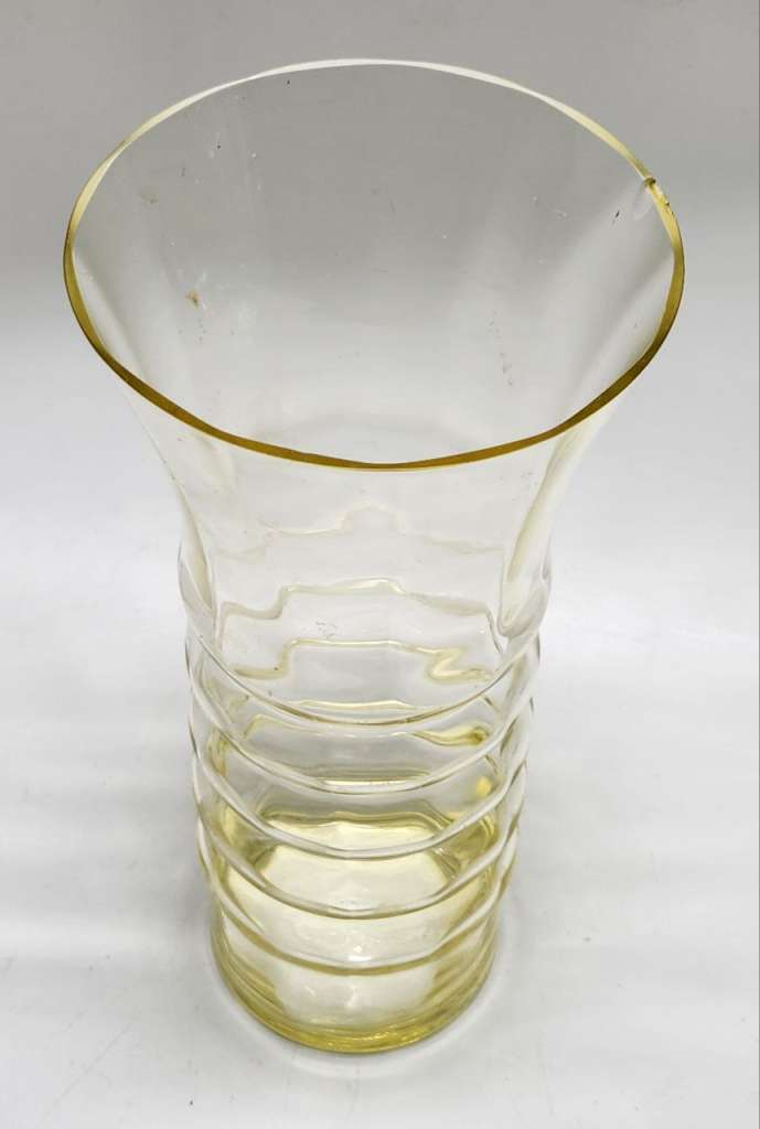 Ваза прозрачное цветное стекло желтая СССР 