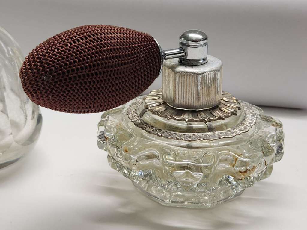 Флаконы для духов ретро старинные стекло 2 штуки