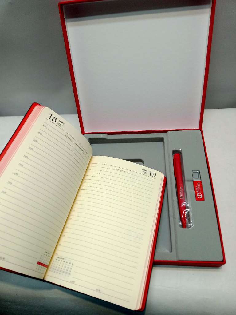 Набор подарочный брендированный, ежедневник, ручка, флешка 16 ГБ