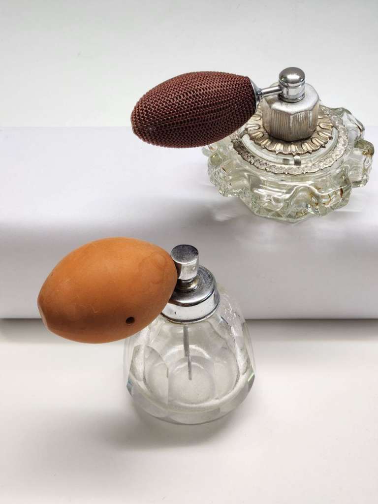 Флаконы для духов ретро старинные стекло 2 штуки