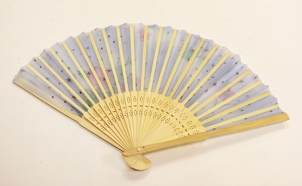 Веер современный, дерево, текстиль (состояние на фото)