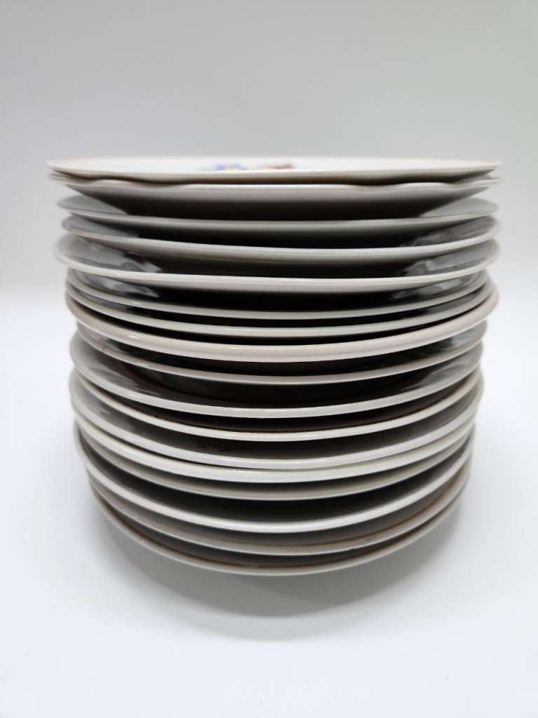 Тарелки десертные 17 шт разные