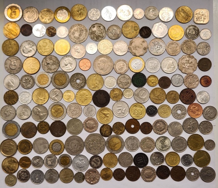 Набор иностранных монет 150 штук