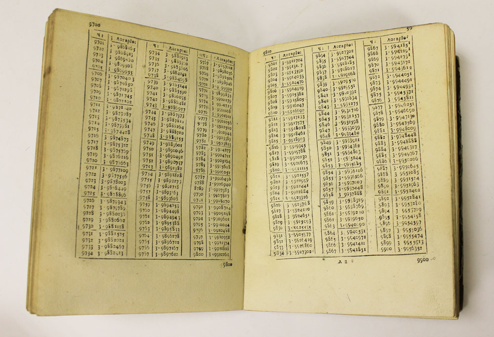 Книга &quot;Таблицы логарифмов&quot; 1761 , СПб Твёрдая обл. 216 с. Без илл.