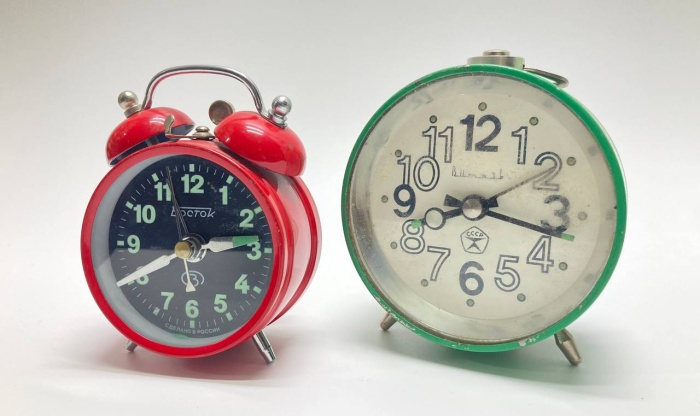 Часы будильник, механические, СССР, 2 шт, (в ремонт)