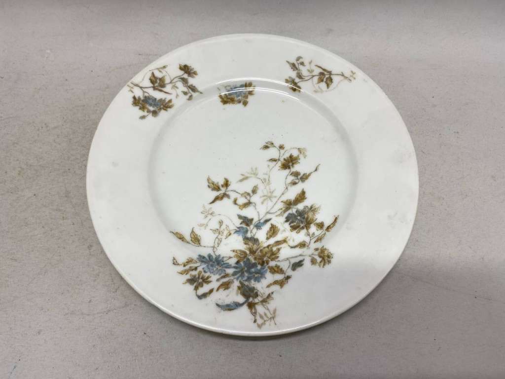 Тарелка столовая фабрика братьев Кониловых в Петербурге