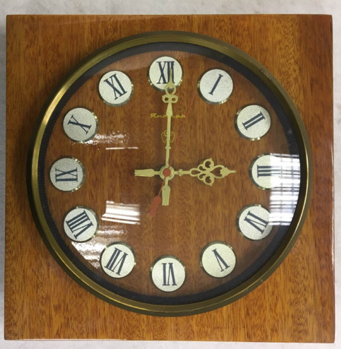 Часы настенные Янтарь (сост. на фото)