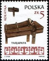 (1985-020) Марка Польша "Деревянная трещотка"    Народные музыкальные инструменты III Θ