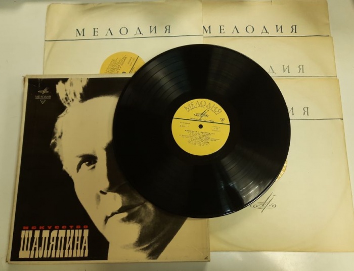 Набор виниловых пластинок (5 шт) , Искусство Шаляпина Мелодия 300 мм. (Сост. на фото)