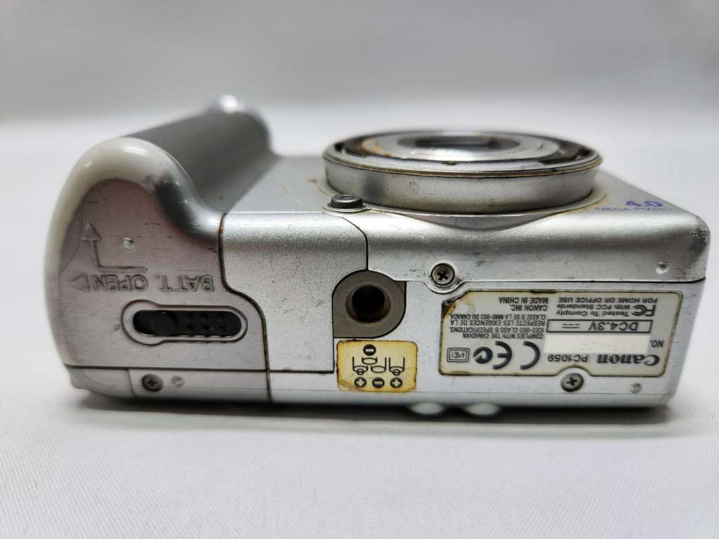 Фотоаппарат цифровой Canon PowerShot A80  Китай  работает (сост.на фото)