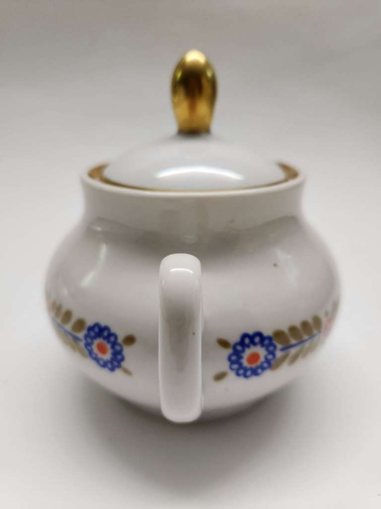 Сахарница Красный фарфорист СССР высота 13 см