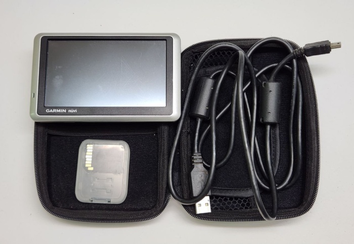 Навигатор GARMIN nuvi 1350 рабочий, в чехле