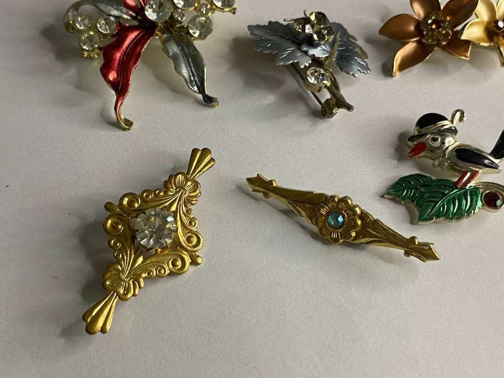 Брошь набор из 8 шт бижутерия