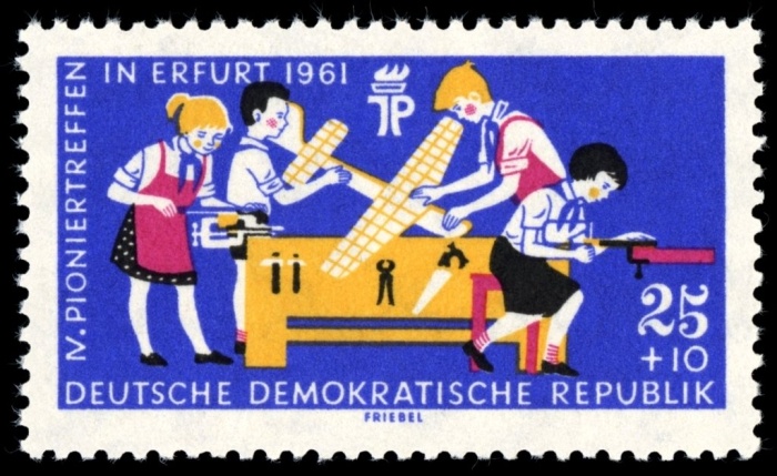 (1961-023) Марка Германия (ГДР) "Моделирование"    Пионеры ГДР III O
