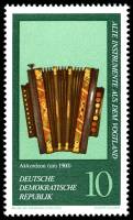 (1977-027) Марка Германия (ГДР) "Аккордеон"    Музыкальные инструменты II Θ