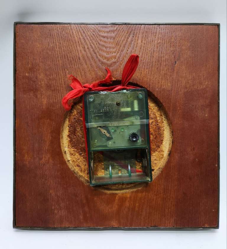 Часы настенные квадратные Янтарь кварц СССР