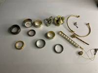 Набор украшений 15 предметов, кольца 10 шт, 2 заклки, браслет, подеска и шарм