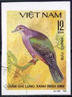 (1981-019) Марка Вьетнам "Мускатный плодоядный голубь"    Голуби III O