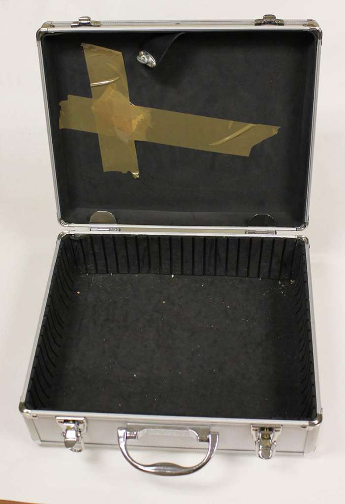 Кейс металлический для переноски вещей/документов, 34х29 см (состояние на фото)