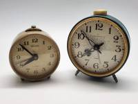 Будильники часы 2 шт механические СССР в ремонт Янтарь Sevani