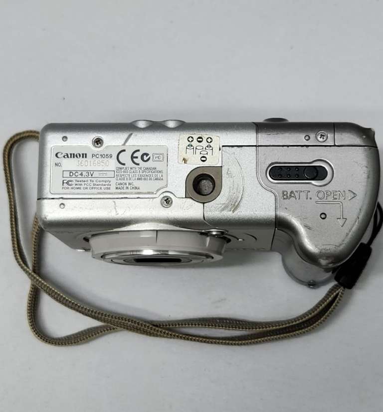 Фотоаппарат цифровой Canon PowerShot A80  Китай  рабочий (сост. отл)