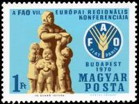 (1970-056) Марка Венгрия "Женщина кормит детей" ,  III Θ