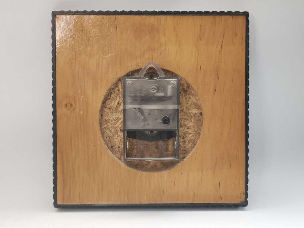 Часы настенные квадратные Янтарь кварц СССР