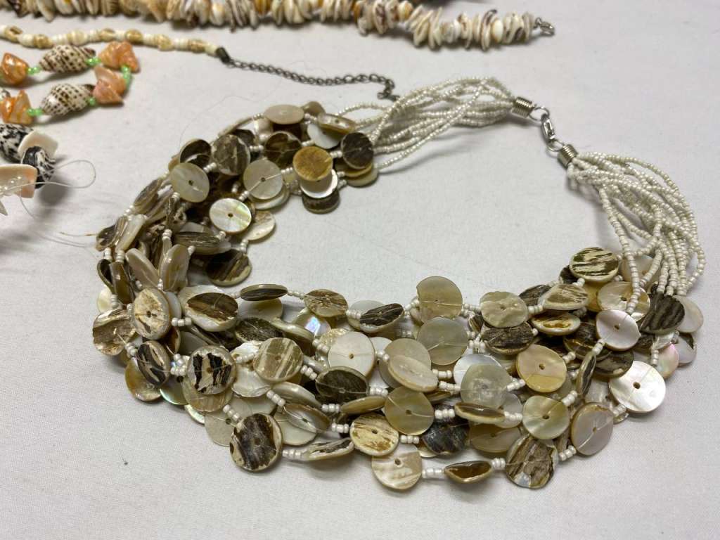 Бусы 8 шт, из натуральных ракушек