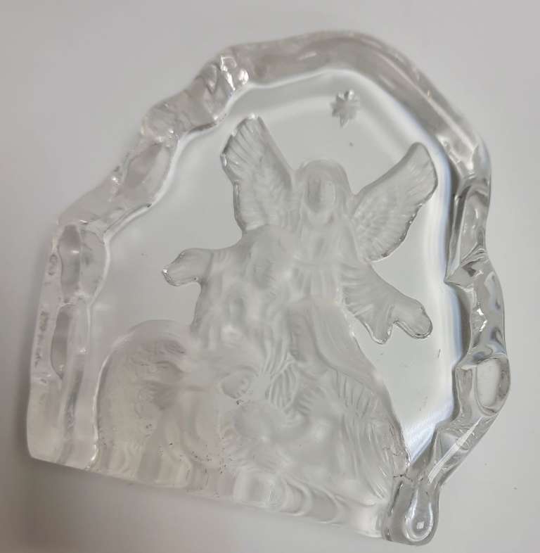 Скульптура "Ангелы-хранители",стекло, пескоструйная обработка (сост. на фото)