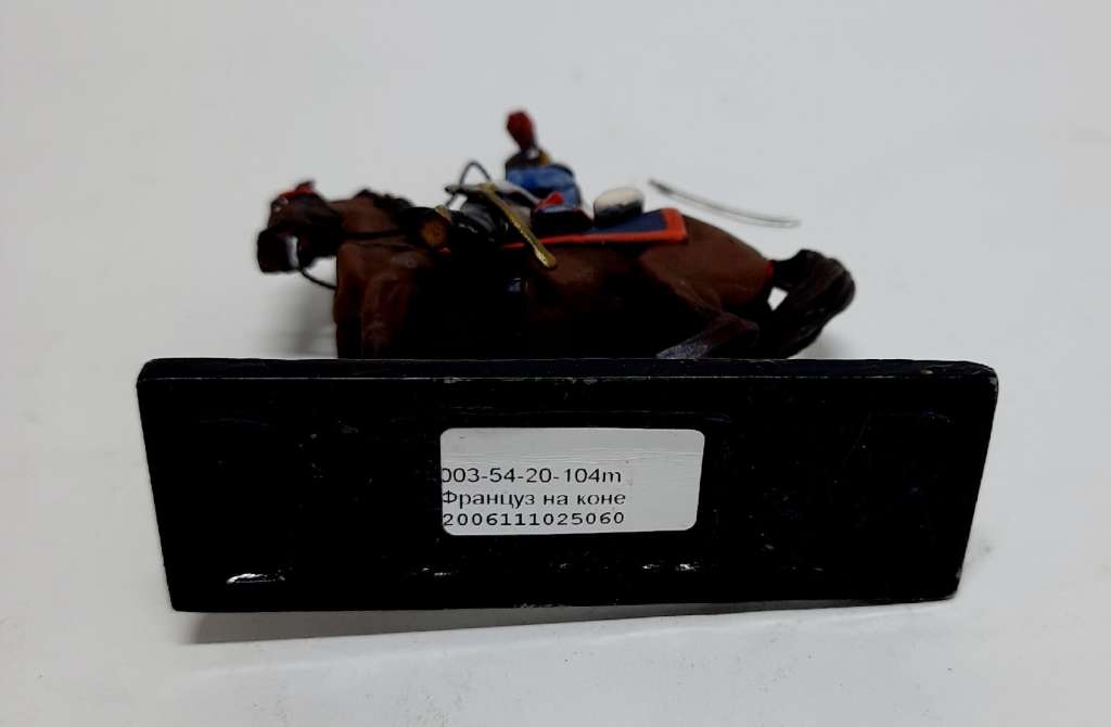 Оловянная миниатюра "Француз на коне" 8х7,5 см (сост. на фото)
