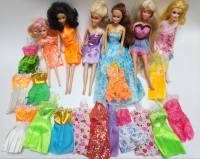 Куклы Барби 6 штук и большой набор платьев для кукол