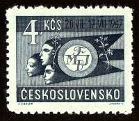(1947-014) Марка Чехословакия "Эмблема (Черно-синяя)"    1-й Всемирный фестиваль молодежи и студенто
