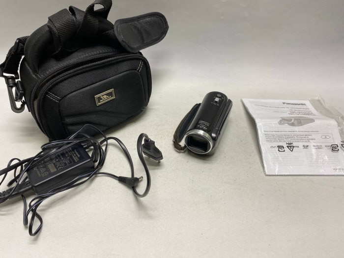 Видеокамера Panasonic HC-V100  .  Сост. хорошее