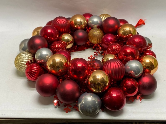 Елочные украшения венок из красных шаров