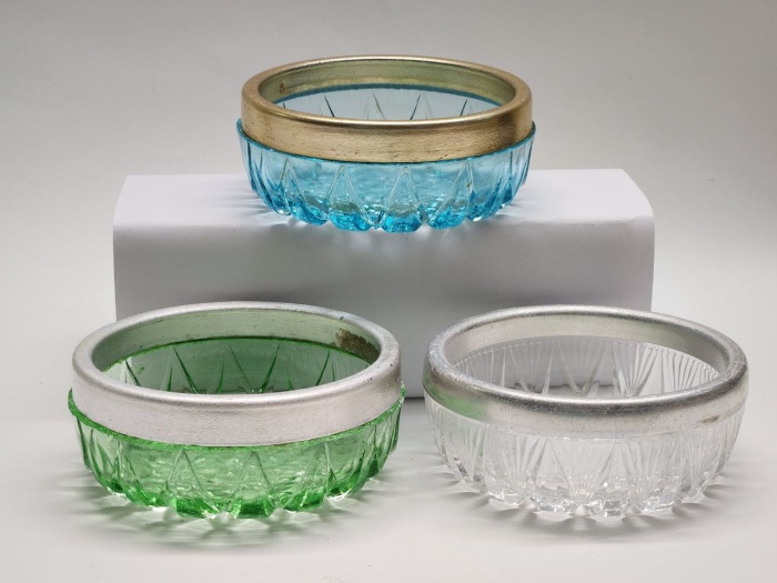 Салатники вазочки 3 шт цветное стекло с металлическим ободком СССР винтаж голубая зелеая прозрачная 