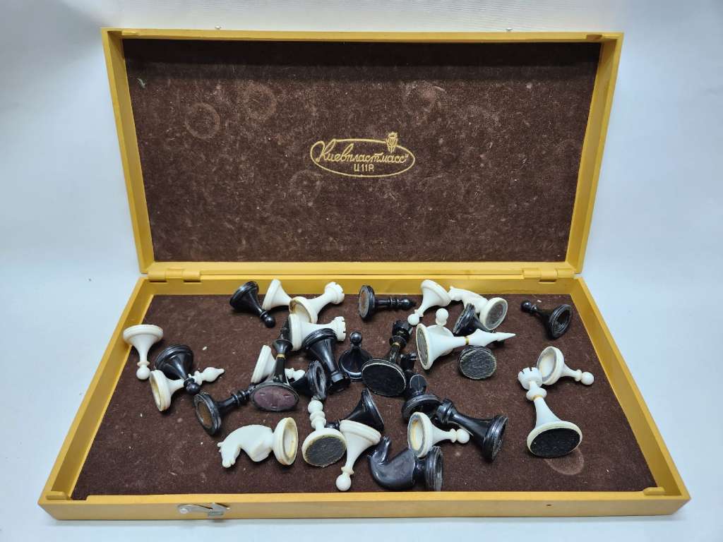 Шахматы Киевпластмасс доска 40х40 см 