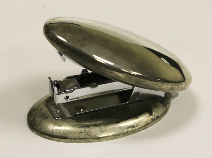 Степлер металлический канцелярский, рабочий (состояние на фото)