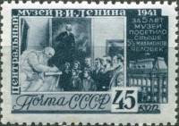 1941-31  Марка СССР Дети у скульптуры (Зелёная)  Центральный музей В.И. Ленина III Θ