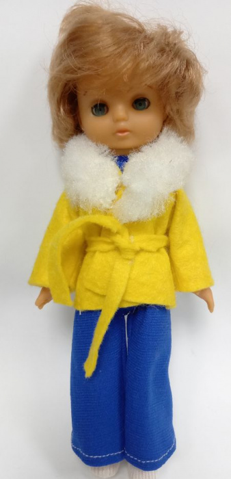 Кукла ГДР в желтом пальто и комбинезоне 26 см (сост.на фото)