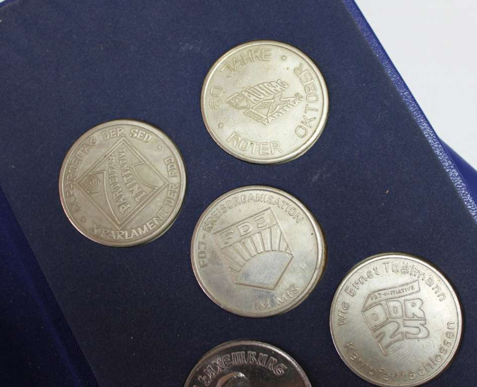 1970-1980 5 шт Набор медалей Германия (ГДР) Союз Свободной Немецкой молодежи    Буклет