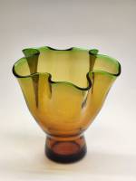 Ваза цветное гутное коричневое с зеленым стекло СССР высота 16 см