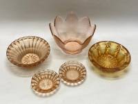 Набор посуды из цветного стекла СССР Салатник и 4 креманки