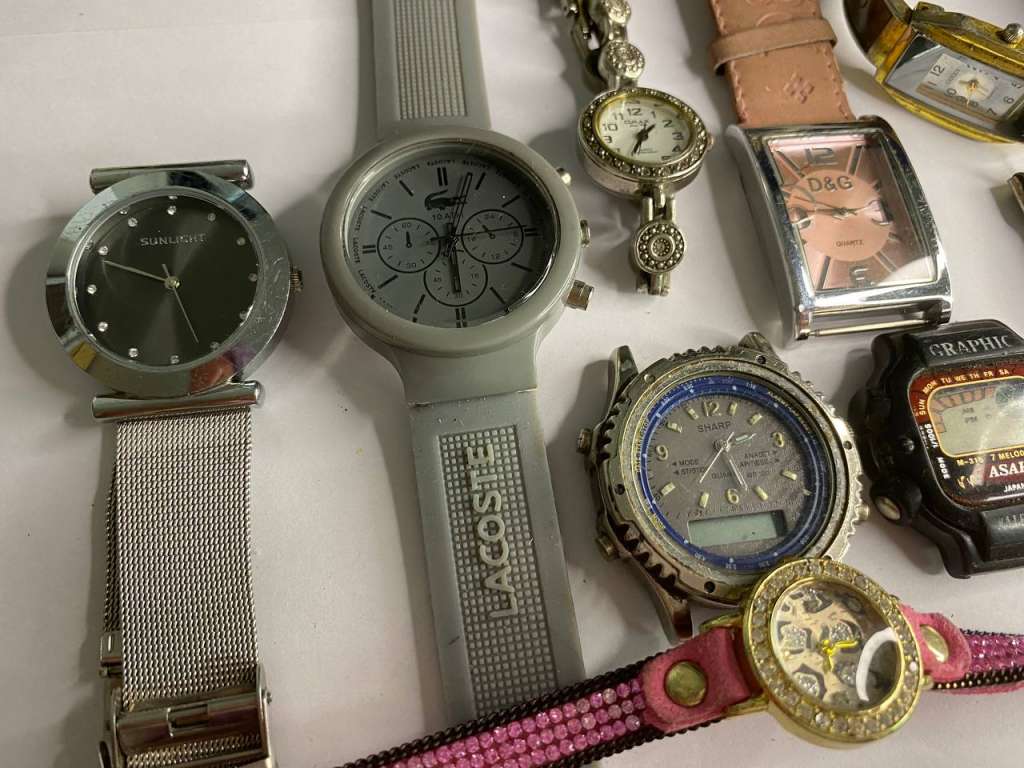 Часы наручные электронные,10 шт на запчасти