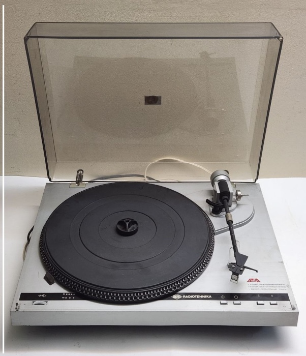 Проигрыватель винила Радиотехника Ария 102 (работоспособность не проверялась)