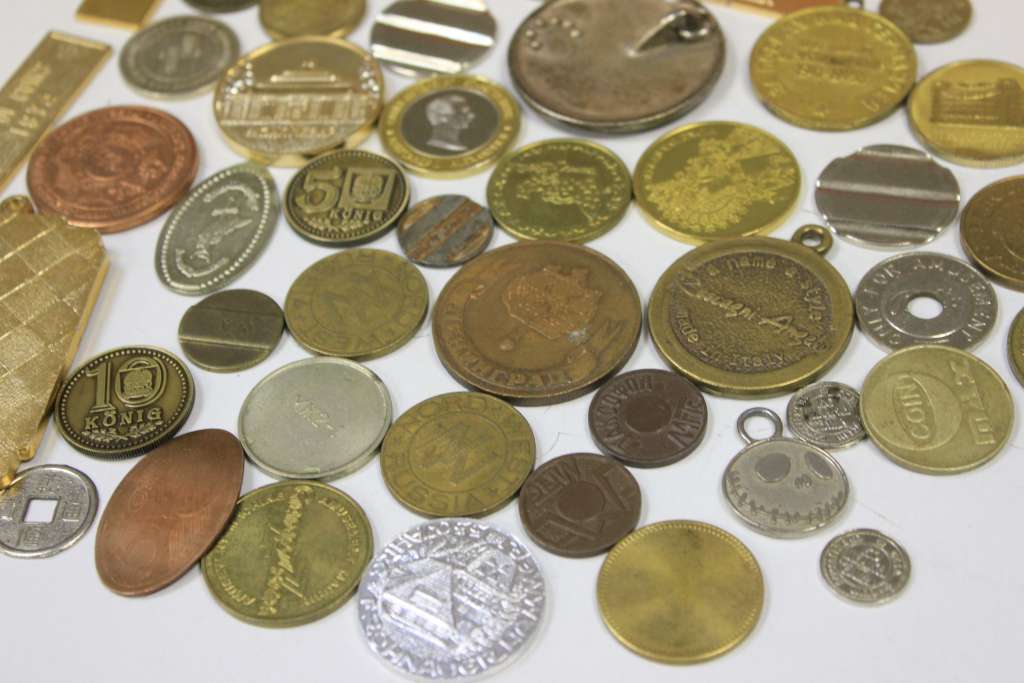 Набор разных медалей, жетонов, 76 шт., (сост., годы, страны на фото)